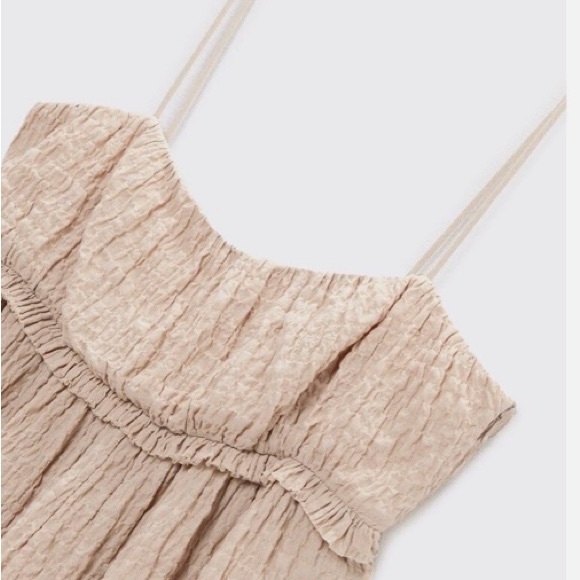 ZARA WOMAN STRUCTURED RUFFLE
WIDD LEG JUMPSUIT - Picture 3 of 10